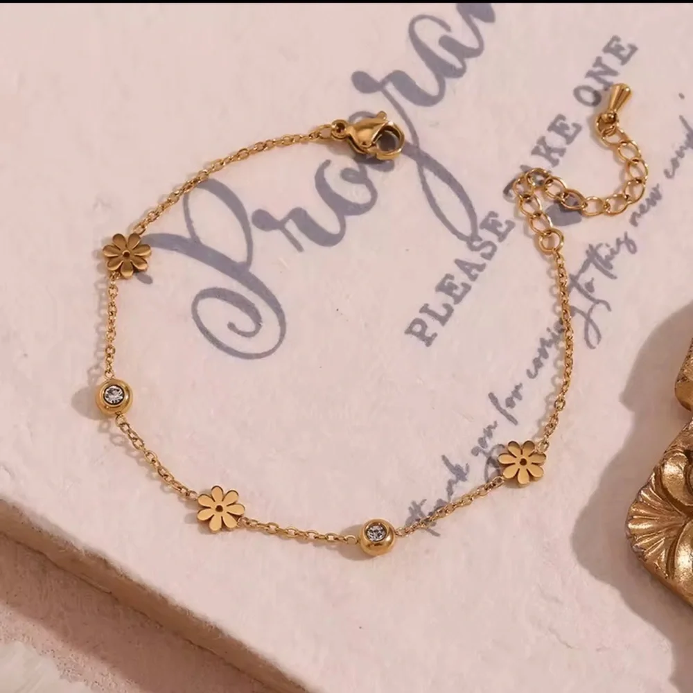 Double Sided Back and White Flower Bracelet 18K Gold plated Stainless Steel